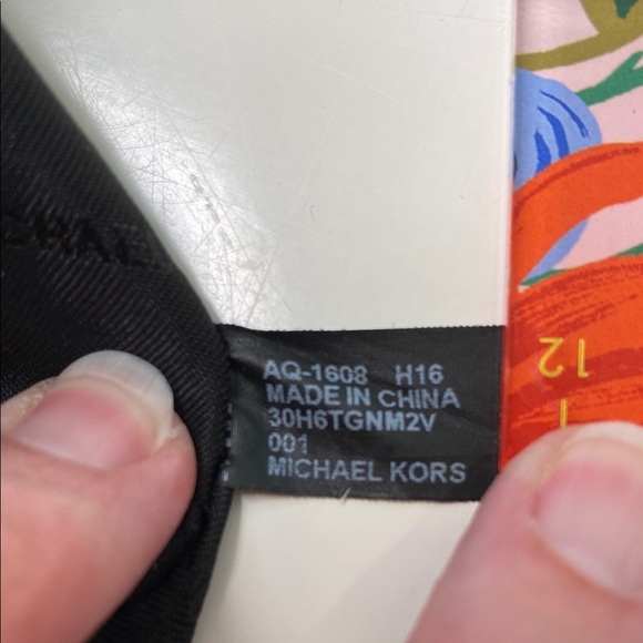 Michael Kors Ginny Medium Messenger Crossbody‎ MK Signature Bag 30H6TGNM2V Black - Picture 8 of 16